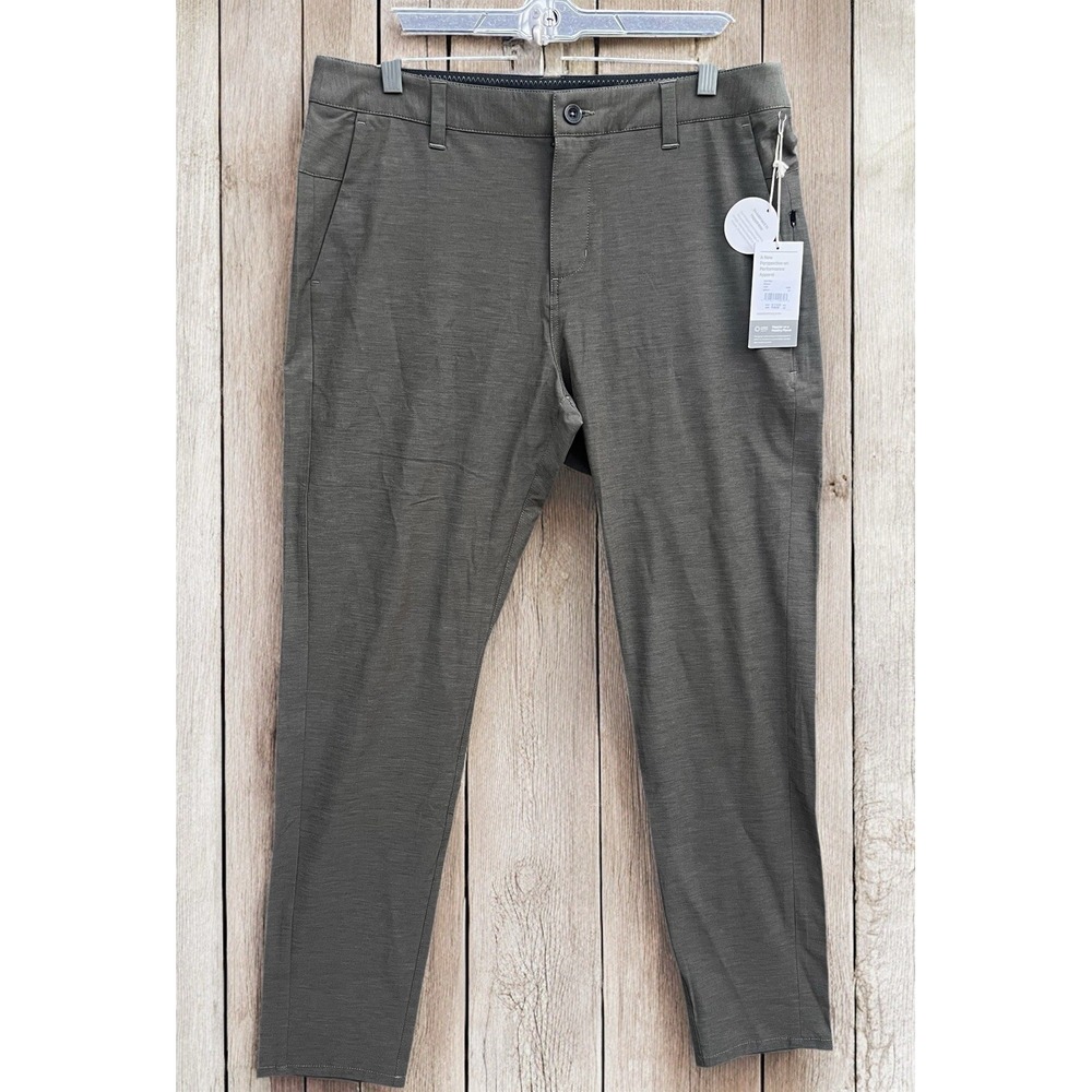 Vuori Men's Cargo Pants in Olive